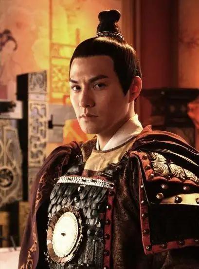 严屹宽之所以后来能红起来得感谢林心如两口子。十几年前，林心如改做制片人，她投拍了