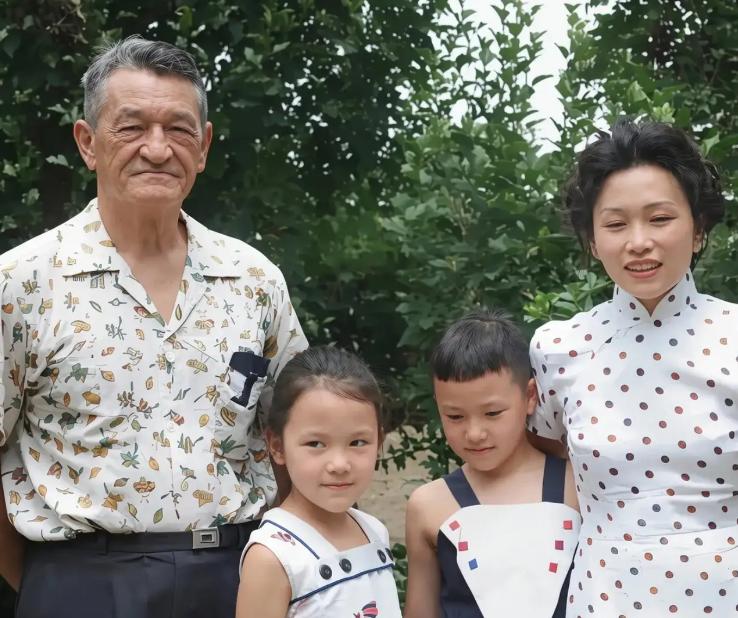 陈纳德与陈香梅相识那年，他已54岁，她不过22岁。他在中国迎娶了这位才貌双全的女