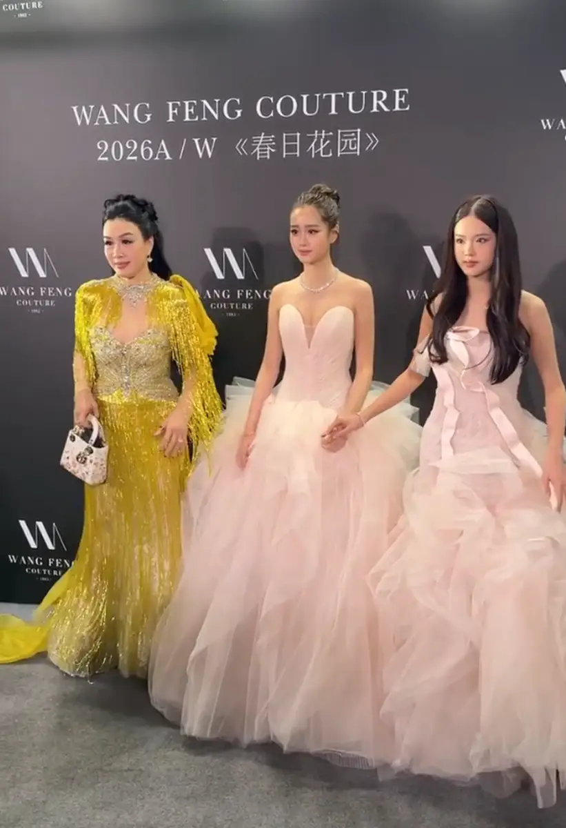 钟丽缇张伦硕带俩女儿走红毯！考拉牵手姐姐Jaden破不和传闻