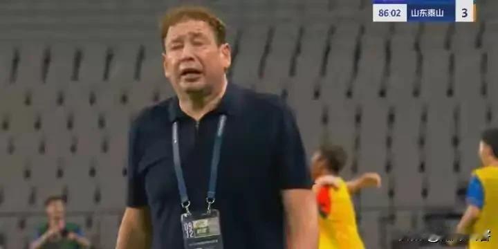 申花被扣分了，斯卢茨基也不务正业了，于是他也成为中超所有教练中最先下课的热门人选