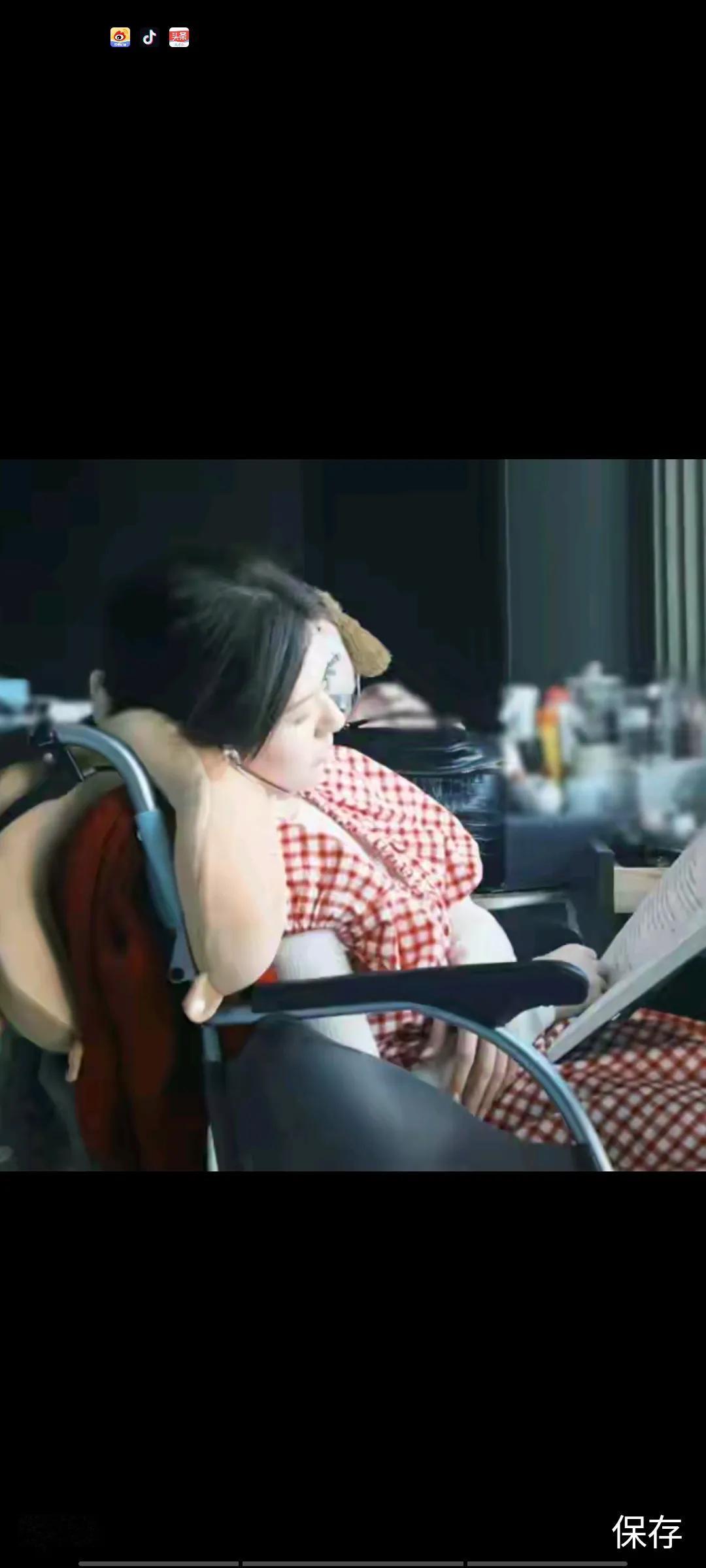 一个患抑郁症的女人，跟男人同居后，像变了一个人，精神状态明显提升，那个男人对她也