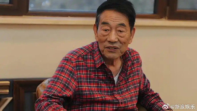 杨议回应杨少华去世当天剪彩争议13日，杨少华儿子杨议回应父亲去世当天剪彩争议，