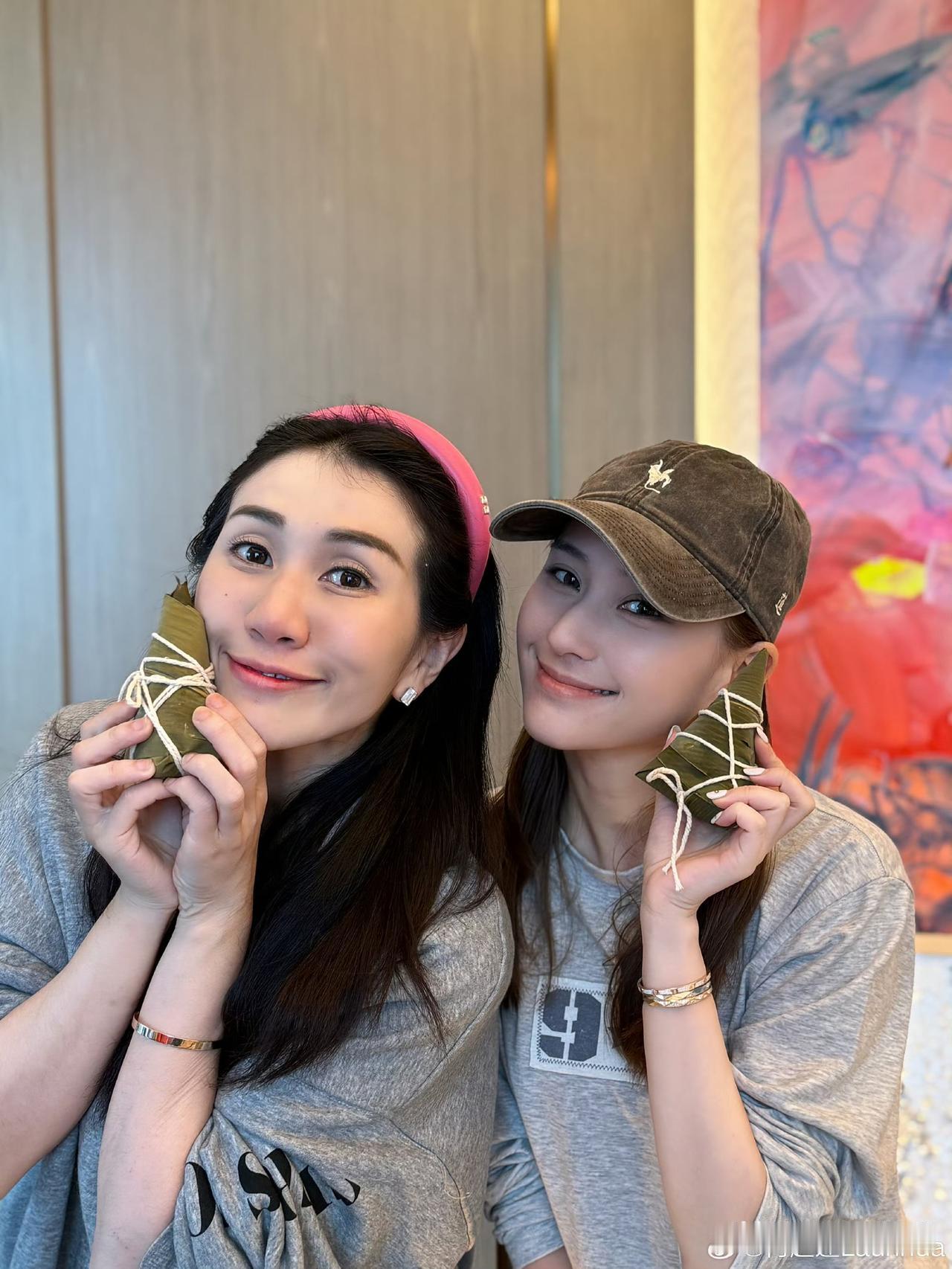 何超莲、何超琼选婿放古代的话一个是嫁状元，一个是嫁戏子何超莲被外貌吸引，