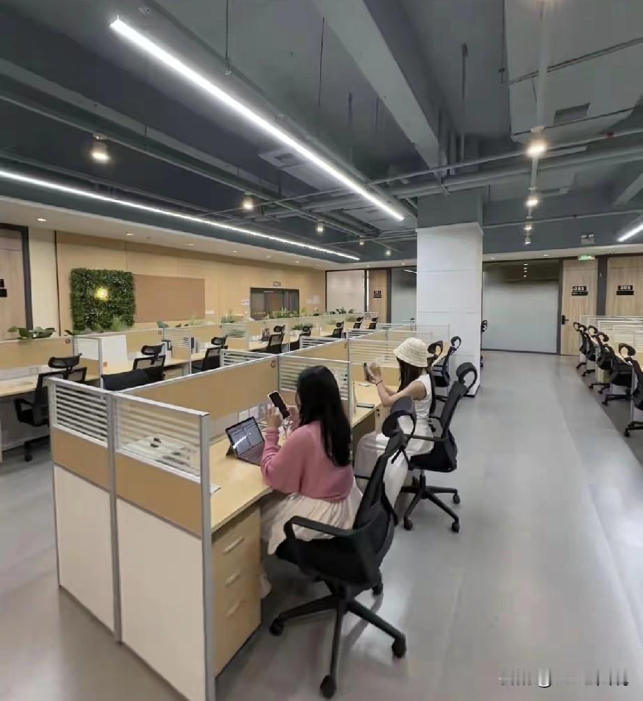 还得是干采购挣钱[捂脸哭]我们公司总部采购的两个经理，副经年底提的蔚来，正经理开年