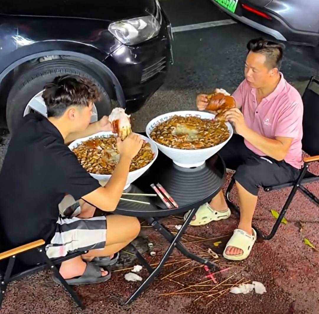 这大碗吃不完吧