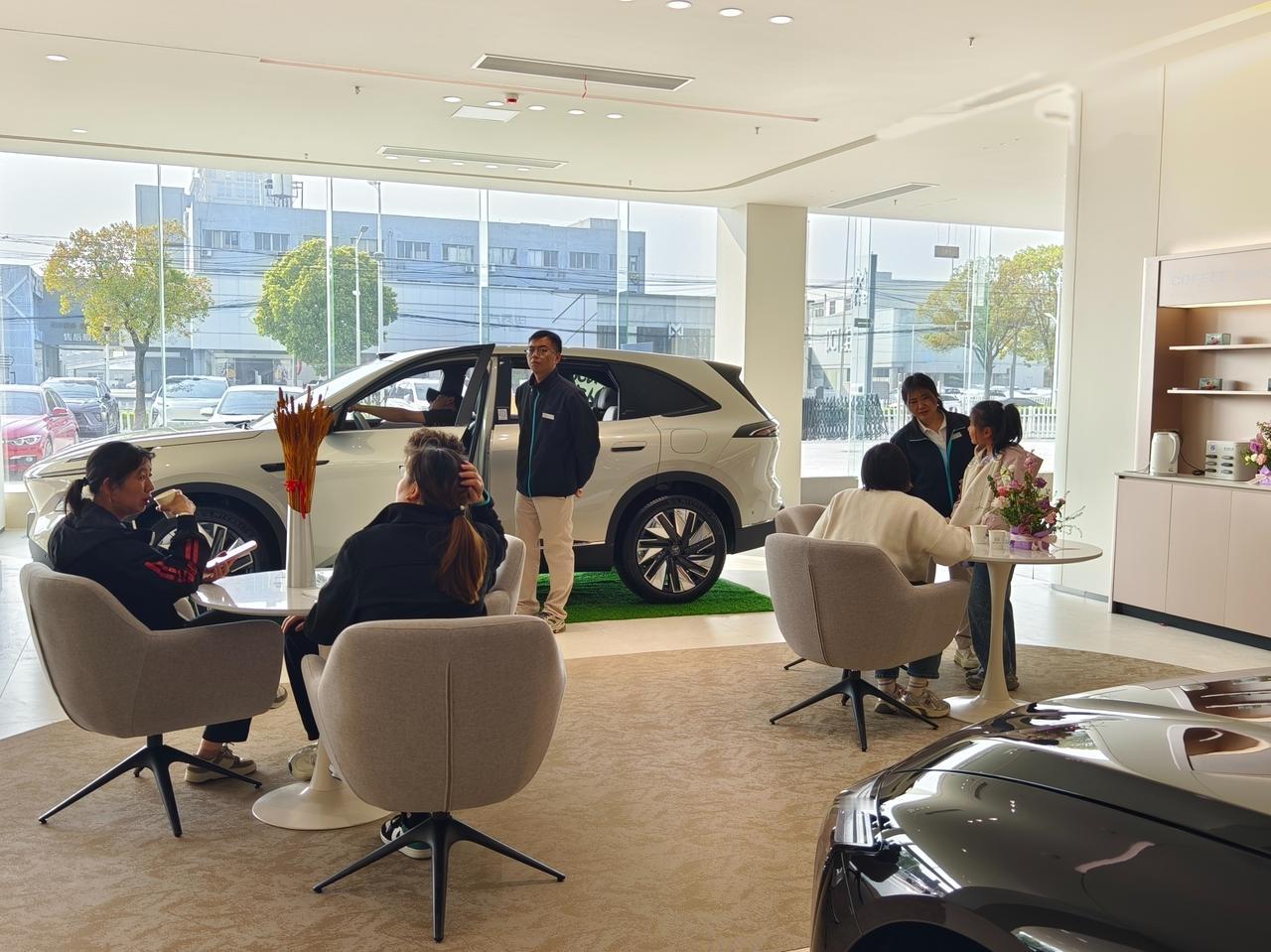 带娃长途自驾告别晕车，别克至境E7底盘调校太懂家用了带娃长途自驾，最怕的不