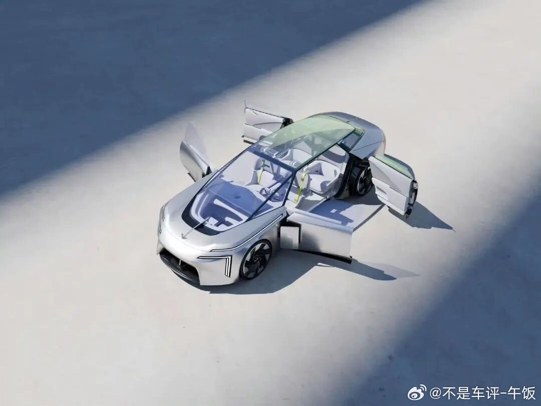 概念车肯定要够大胆啦不过阿维塔也确实hold得住这样的设计。​​​