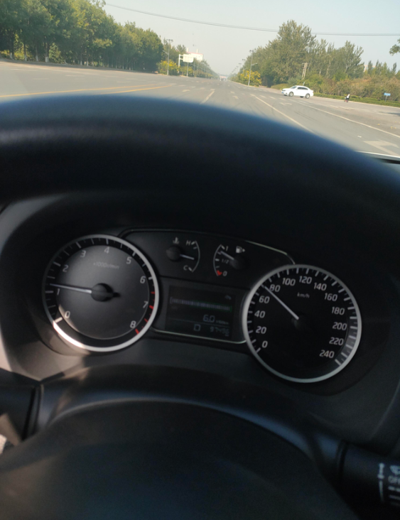 日系三剑客曾经的销量第一轩逸试驾感受最近出差，原本租的本田老款凌派，想着体验一