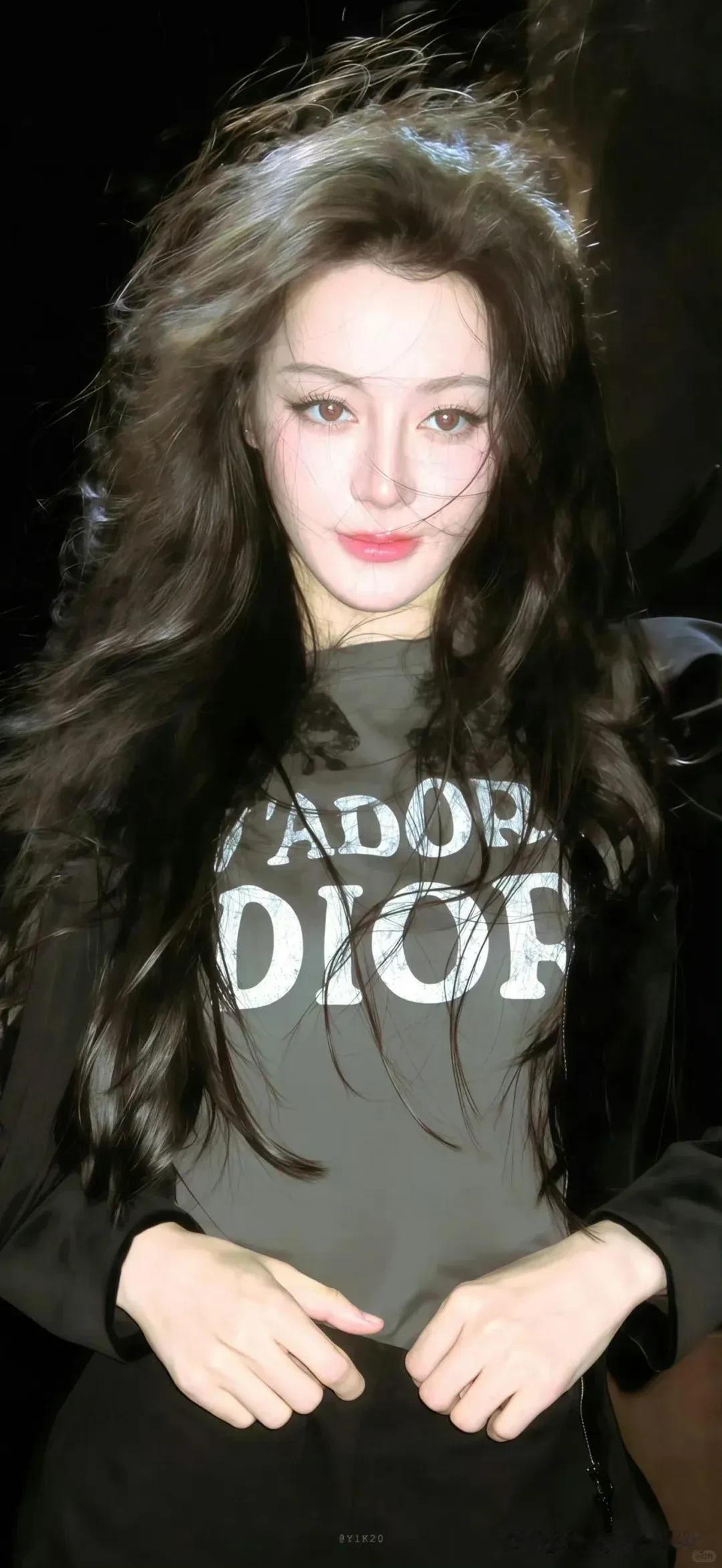 娱乐圈八卦辣评：明星百态，荒诞尽显娱乐圈的八卦，宛如一场荒诞不经的闹剧，令人