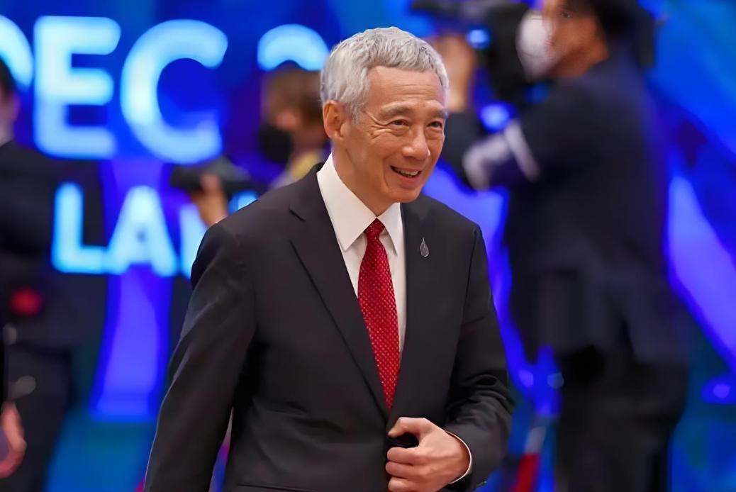 新加坡不是华人国家，是华人当家的多民族公司。李显龙天天念叨这句话，不是在讲文化