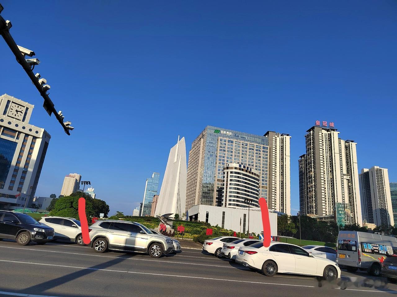 说起湛江市经开区的三帆雕像，湛江市民都很熟悉。这座位于人民大道与乐山路的交汇处的