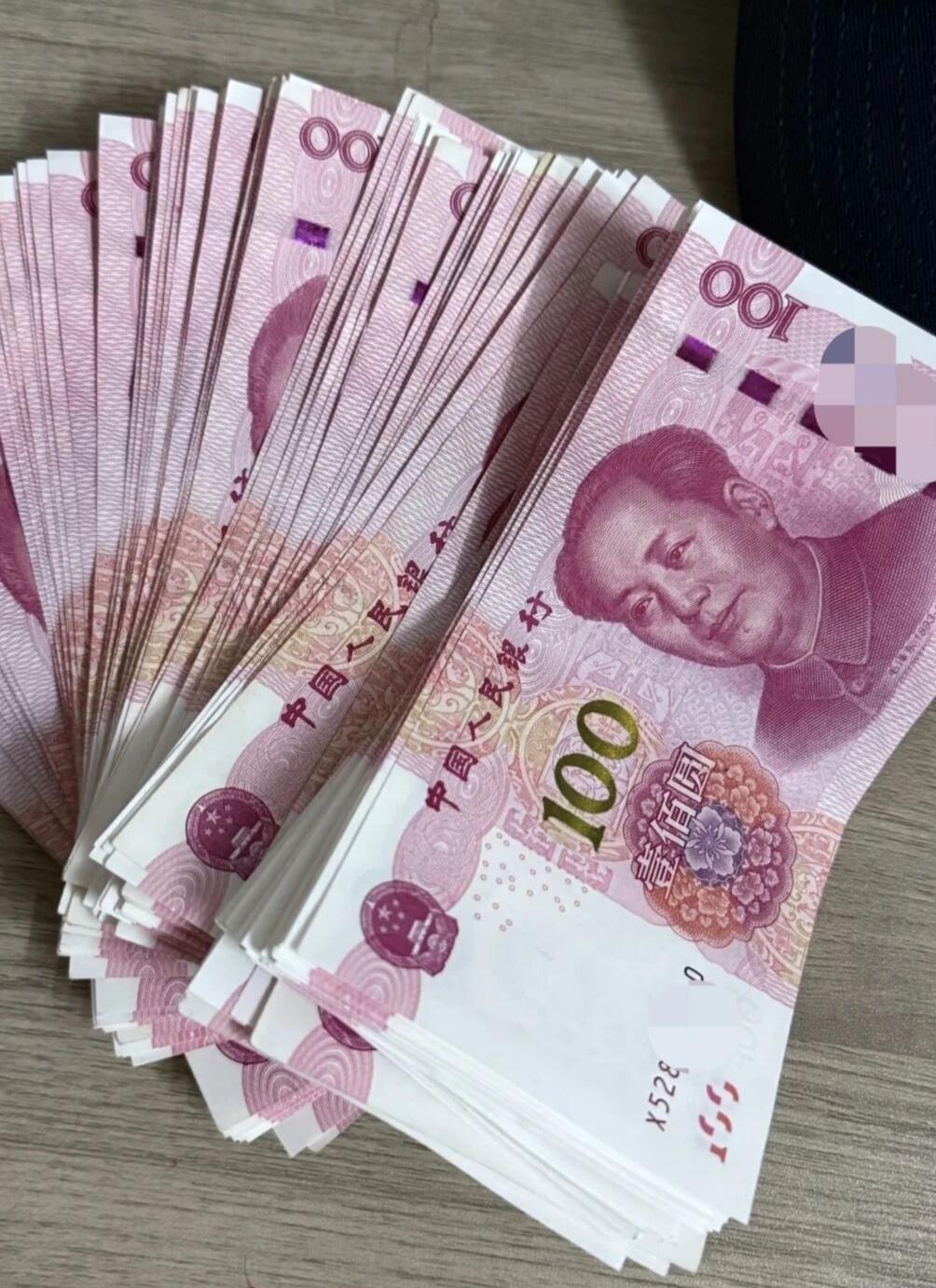 存款多少万？每年有2万利息按当下定期利率：1年期1.1%，要存约182万2年