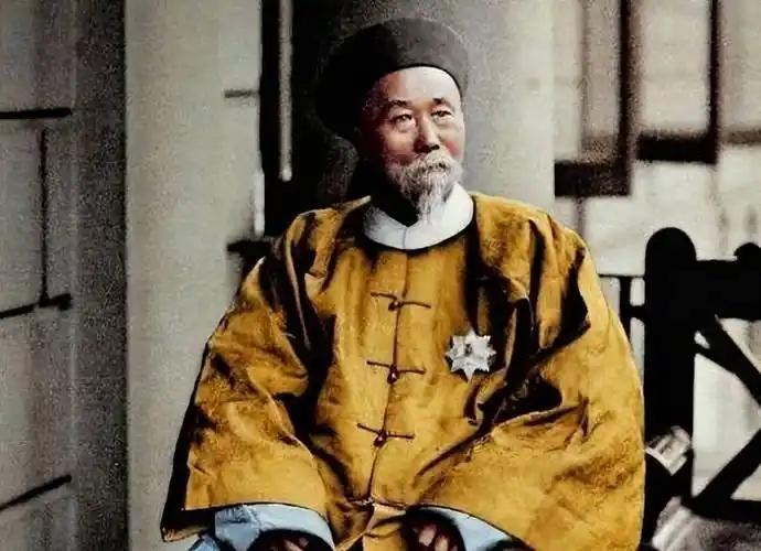 🌛1879年，日本吞并琉球。琉球大使林世功在李鸿章府邸门口不吃不喝跪了两天