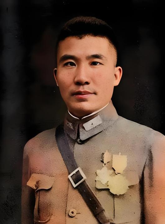 1948年9月28日下午，山东寿光县公安局的审讯室里，一个中年男子终于放弃了抵抗