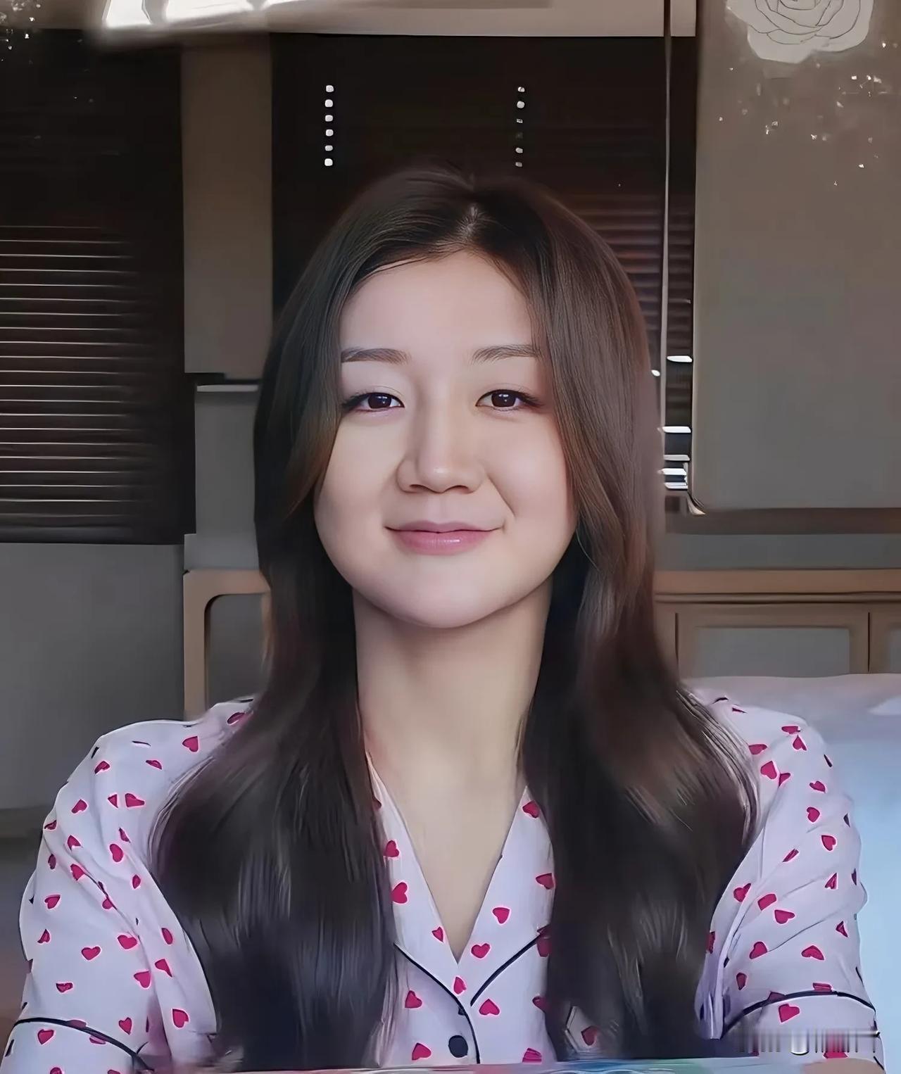 没想到！陈梦私底下就长这样啊？我感觉一瞬间回到了2017年她最近的颜值也回春