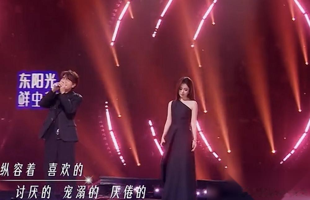 谭松韵唱歌获赞？先别急着鼓掌。《天赐的声音》上，她和王铮亮合唱《花好月圆夜》，