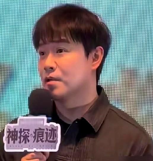 陈思诚新电影选角，第一通电话打给邢佳栋，第二通打给李晨。士兵突击这批人十八年没散。张国强因为档期冲突