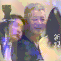 换做是自己，女人，在外辛苦打拼挣钱，只为能给女儿更好的生活。结果呢，就打开手机