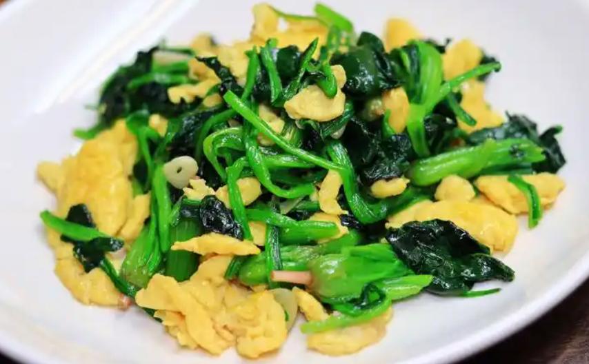 腿脚无力老得快？常吃4样“黄金菜”，气血足、步伐稳，60不显老人一上了年纪，最