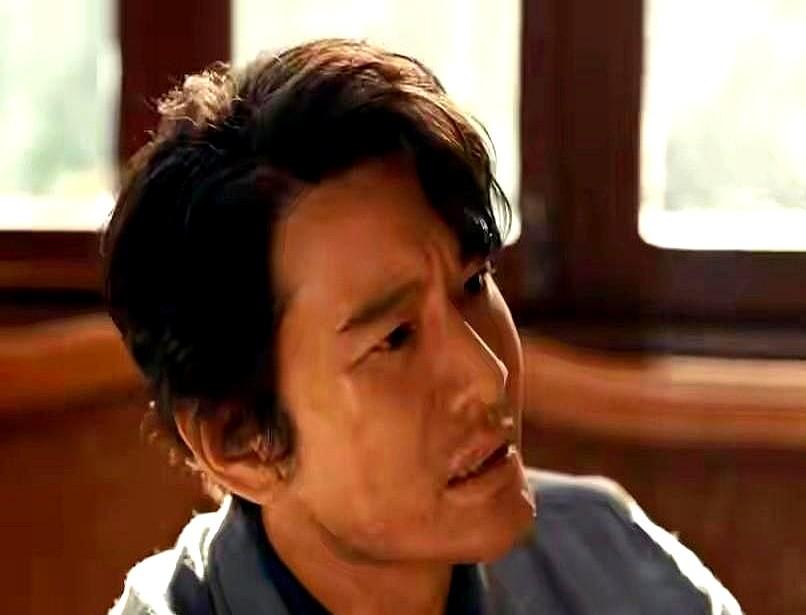 《小城大事》里郑德诚这书记，真让人憋屈！亲手把侄子送进去判了六年。他那侄子郑