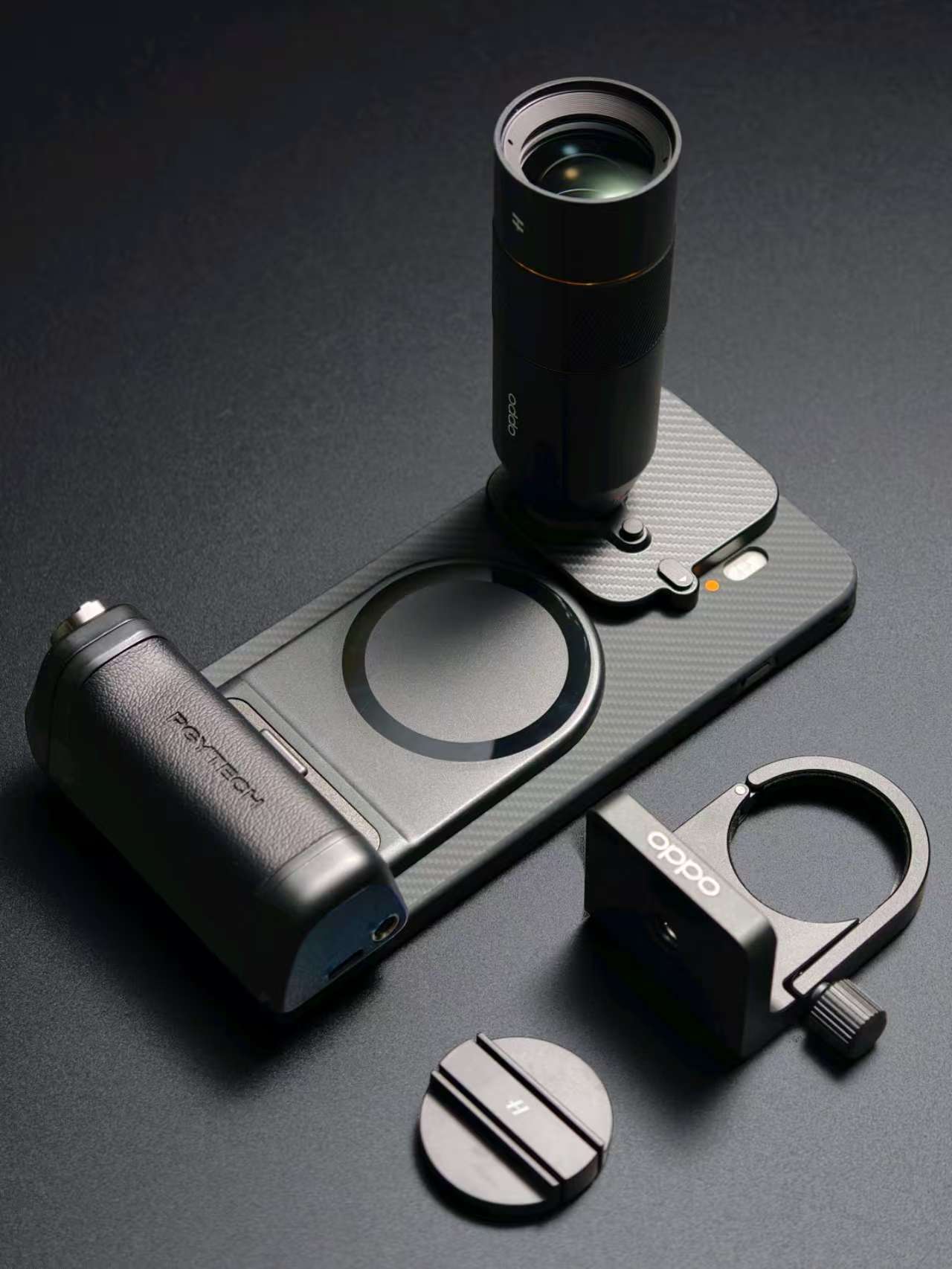 OPPO首个哈苏摄影师套装虽然我们没法拥有一台哈苏相机,但可以拥有一台口袋装的哈