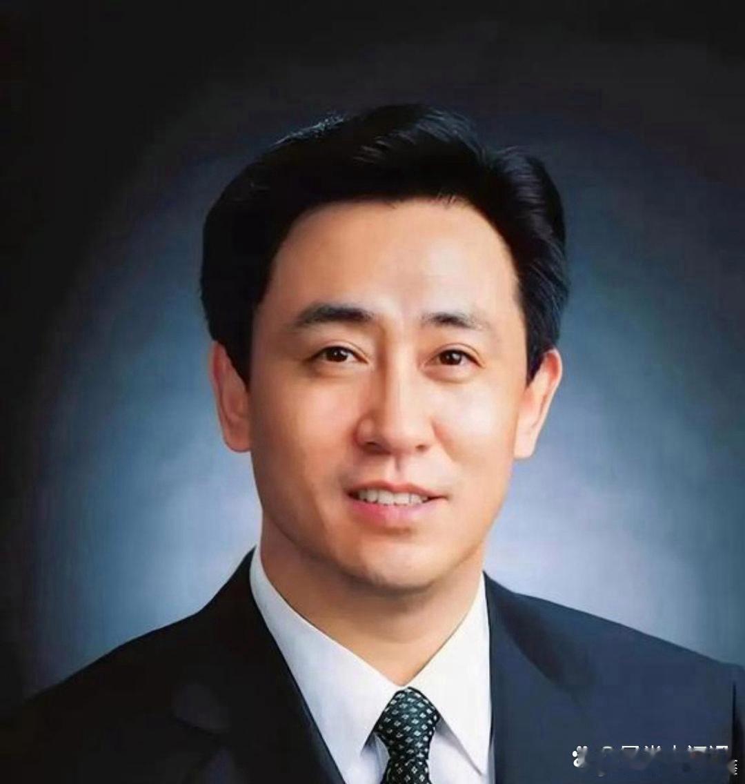 恒大在刚刚暴雷的时候，许家印为了力挽狂澜，想把恒腾网络卖给腾讯，把恒大汽车100亿美金卖给阿里巴巴。