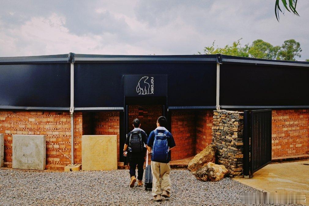 分享一个这回来云南发现的神仙营地玩露营的朋友都知道大白熊是一个丹麦高端露营装备品