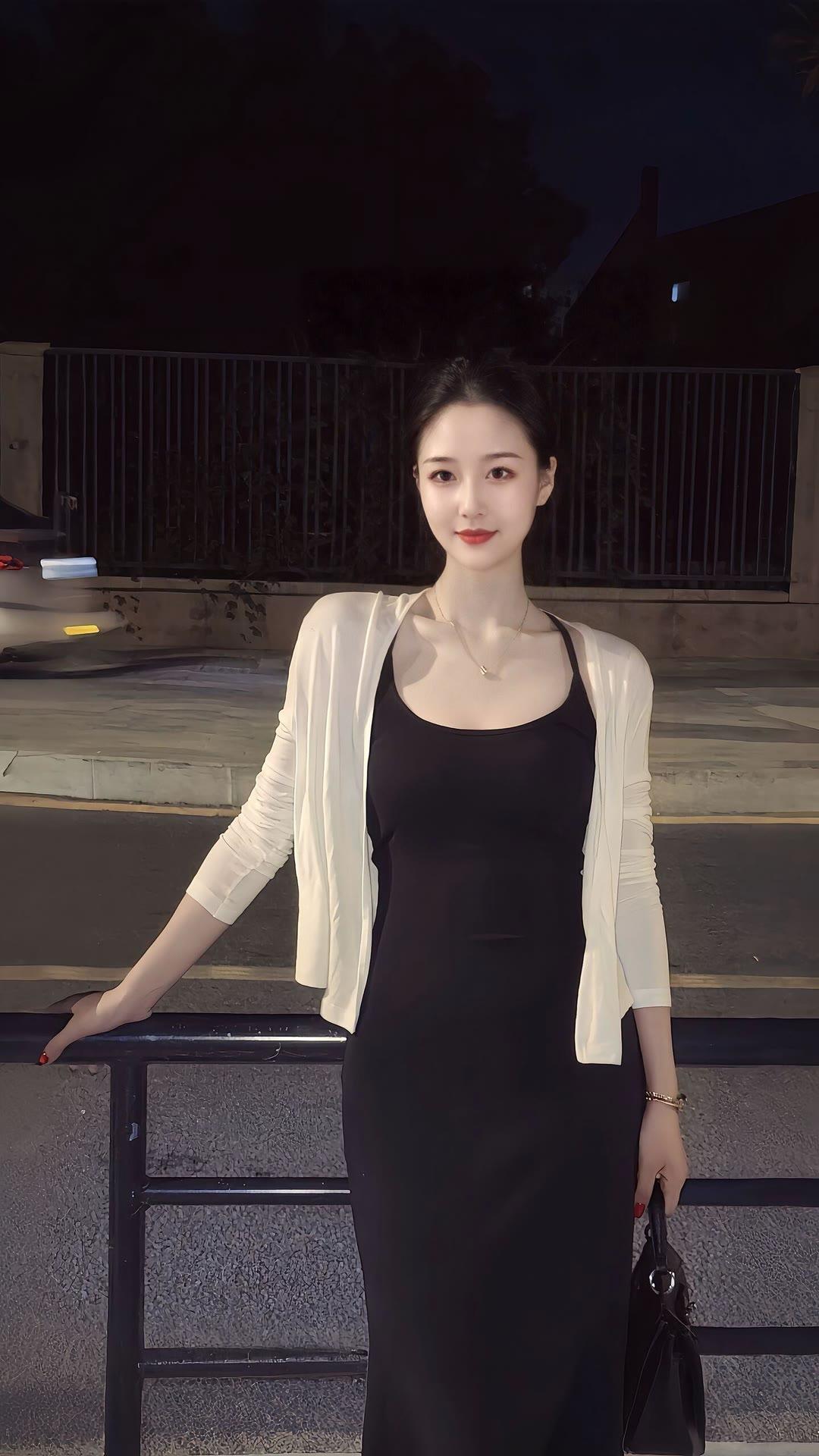 你痛，痛你自己；你累，累你自己。最后收拾残局的，还是要靠你自己。你痛，痛的是你自