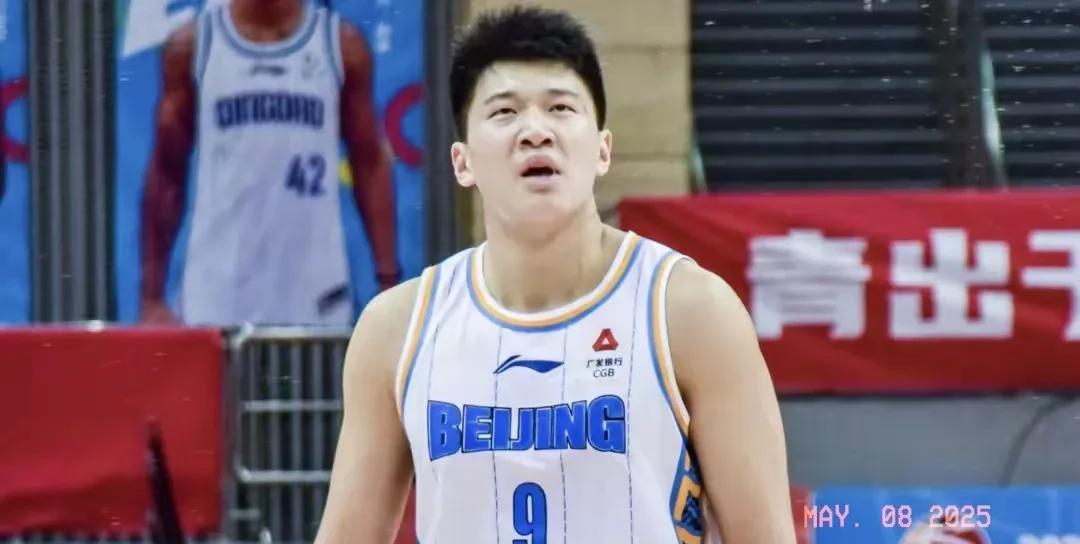 总决赛2分6犯离场却被队员称赞也只有他了！在总决赛北京对阵广厦的G1，最终北京