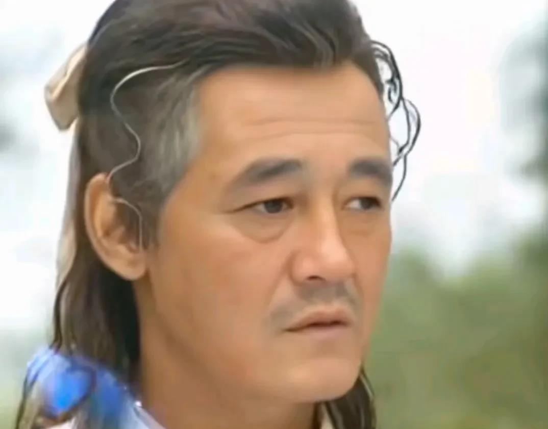 怎么看着有一种熟悉的感觉，你知道他叫什么名字吗？