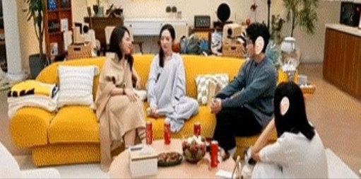 郭碧婷是懂带娃的！近日在《毛雪汪》节目里，郭碧婷坦言她家的孩子相对向佐来说更