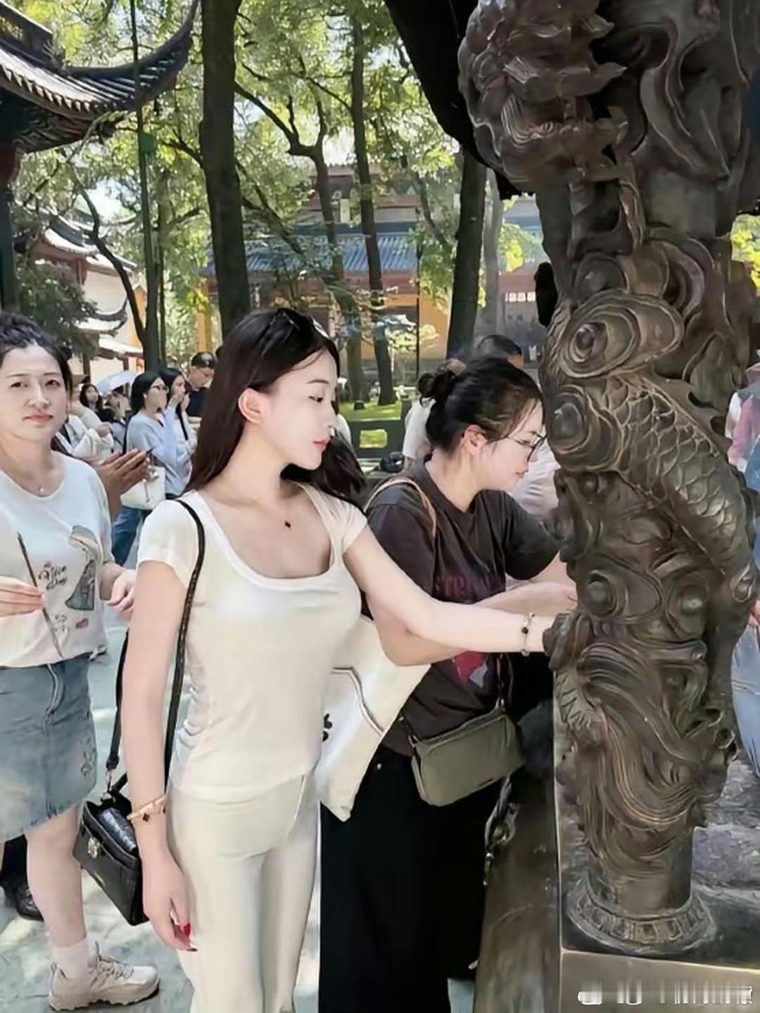 这么漂亮到底在求什么呢？​​​