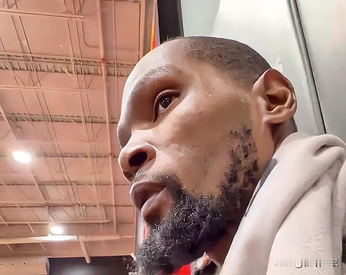 火箭老将杜兰特总算说出了心里话！今日，杜兰特在训练后接受采访时，对近期网上流