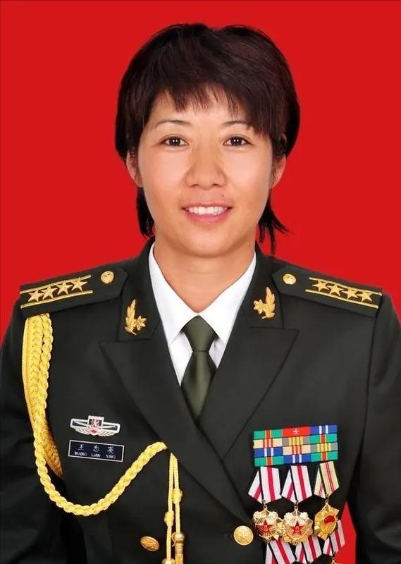 5次一等功5次二等功！她是公认的世界第一女兵，堪称军中传奇信源：新华网人物专