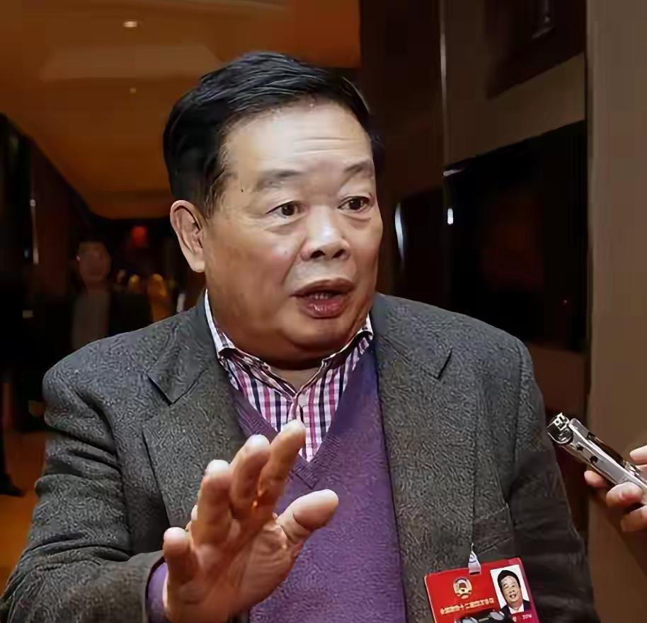 砍了又砍，只招50个人，其中6个女孩子，全部达到985学校分数以上。曹德旺、王