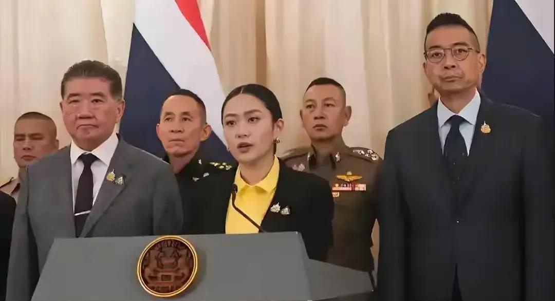 泰国总理佩通坦可能笑到了最后，据报道，为泰党联合政府向泰国国会下议院提交2026