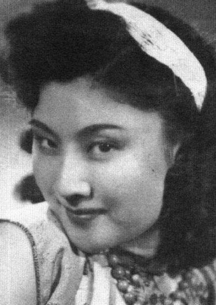 1966年，“京剧皇后”言慧珠自缢前，她拉着11岁的儿子跪在丈夫俞振飞面前，嘱托