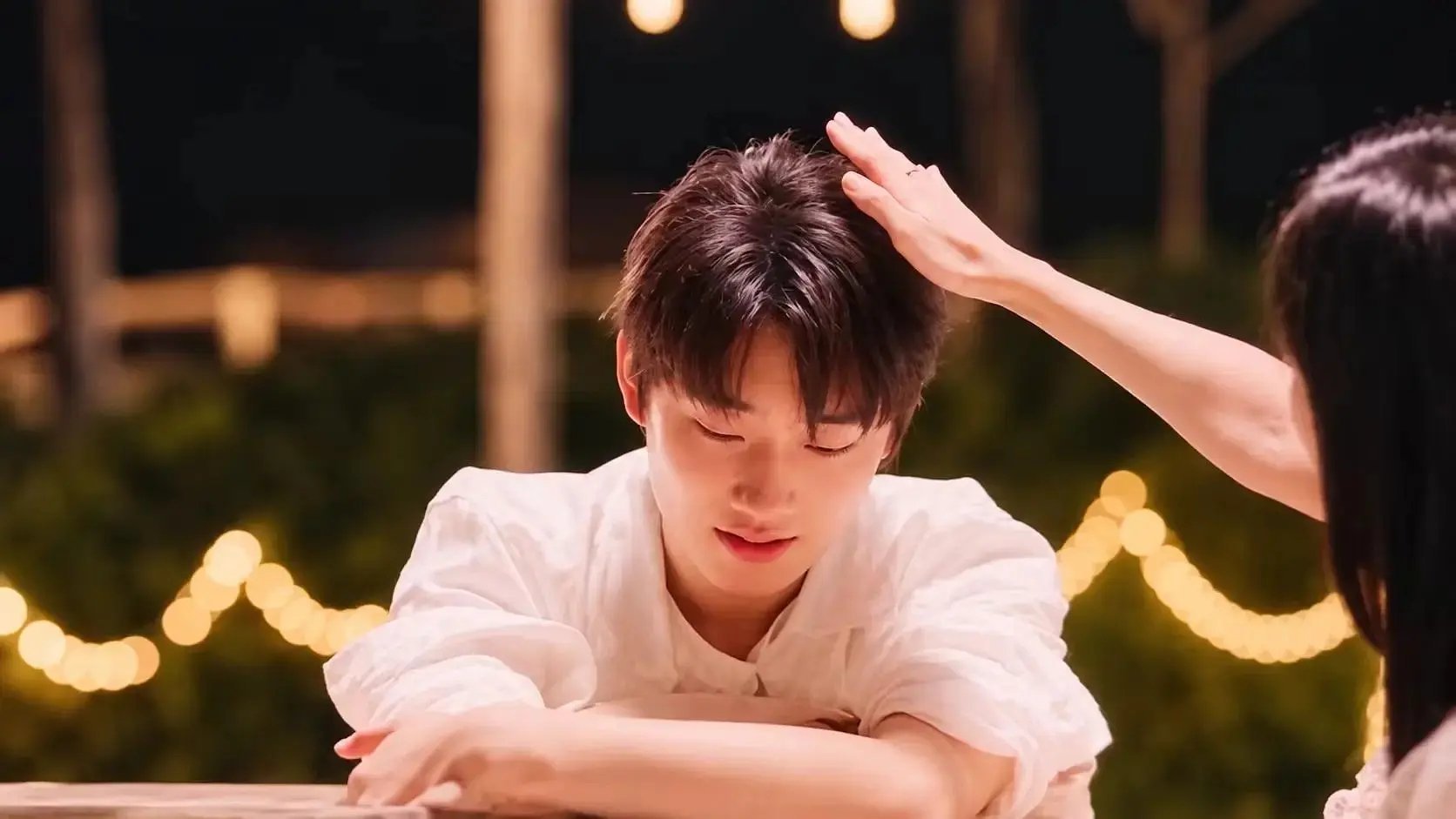 感情浓度很高了，估计还有亲亲😘文文潇雨镇楼心动的信号​​​