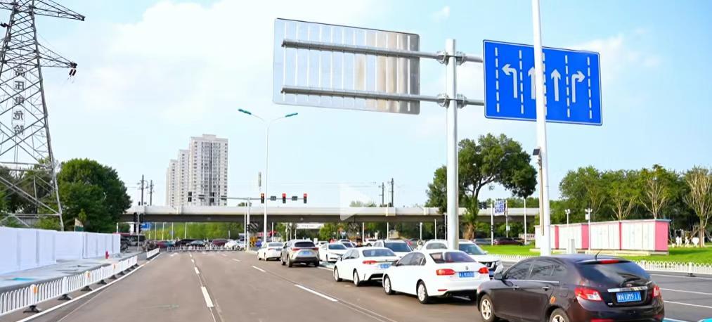 【#天津#这条“断头路”通车！跨越海河更便利！】7月31日，天津雪莲南路津塘路至