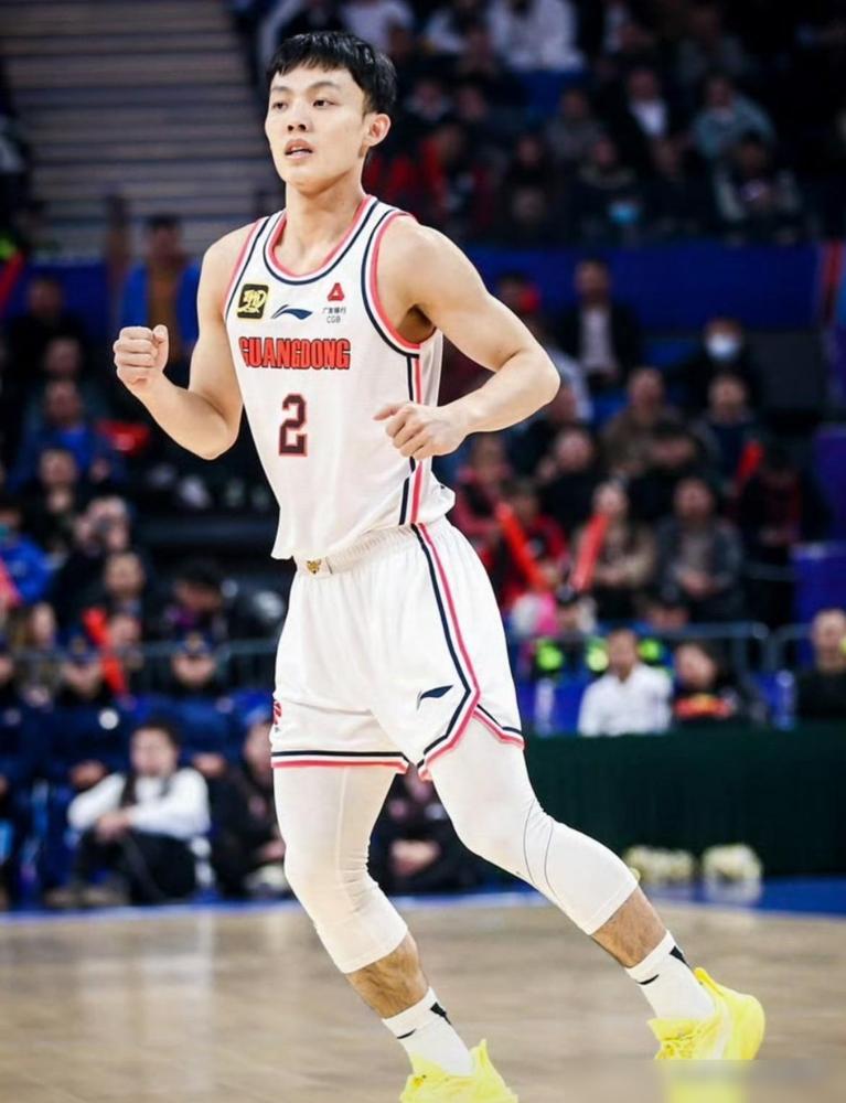 有一说一，今日徐杰跟庞峥麟的表现不分伯仲！这两位身高都没超过一米八五的后卫，