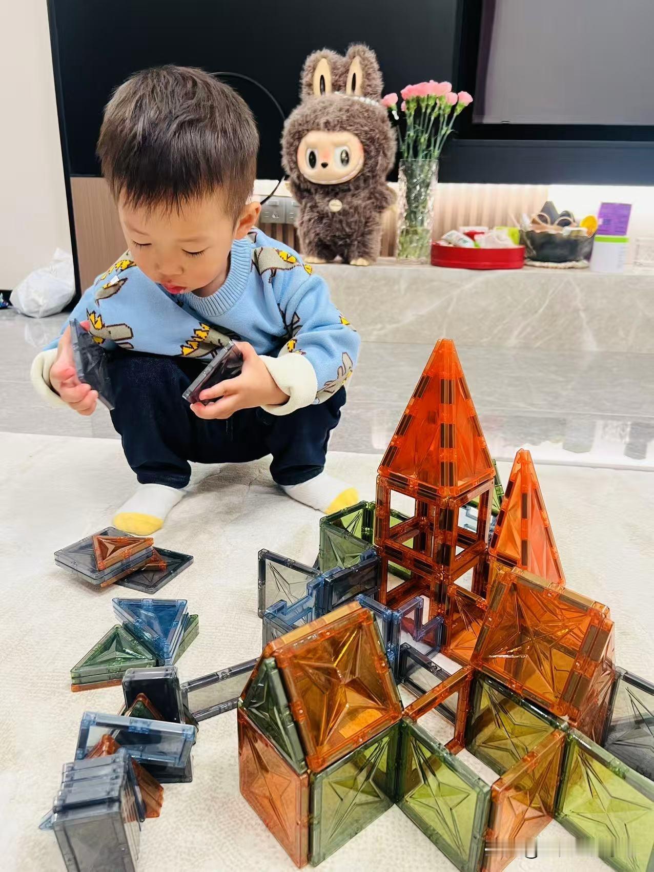 这几天心情有点复杂！看着小宝和奶奶在一起玩的很开心，我开心也失落！在等几天就