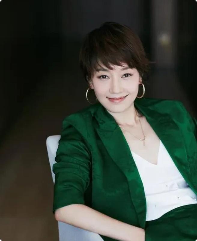 11年后文章再被偶遇，这场情感纠葛里没有赢家。当年那场周一见的出轨风波，如