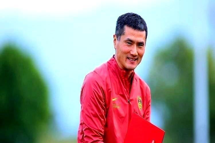 国足刚到迪拜，先找阿联酋第三级联赛的阿拉伯猎鹰队练手，2比0赢了，张玉宁、林良铭