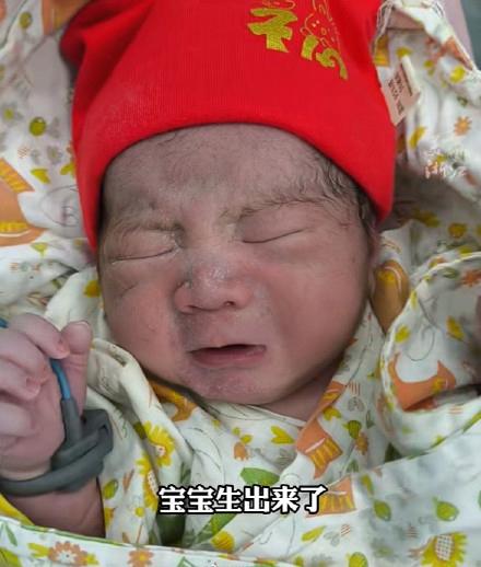 62岁生娃上热搜：是“奇迹”还是“冒险”？产妇一句“宝宝很漂亮”看哭人浙江义