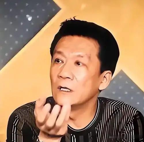 著名相声演员姜昆说他有时候想，以前他和侯耀文在一起的时候，不觉得耀文有多么的伟