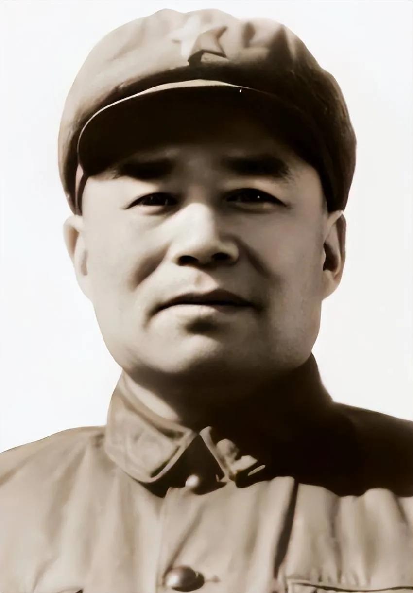 1955年授衔时，他是开国中将，北京军区副司令员，公安部副部长。十年之后，他成了