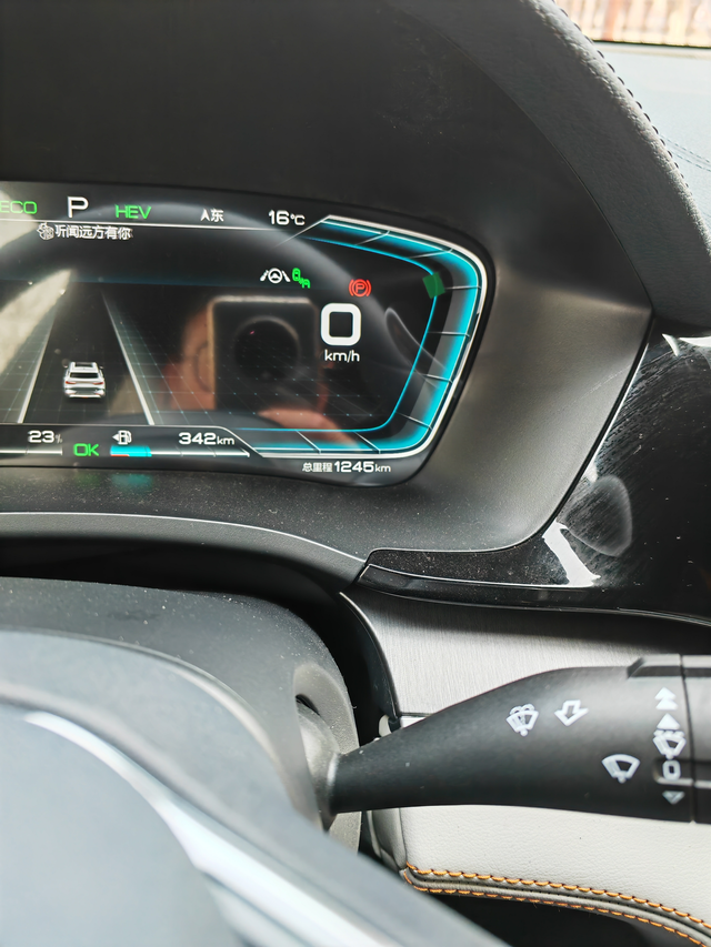 买宋plus的慎重一千二百公里，平时上班纯电，平均耗能百公里18度电，如果充电