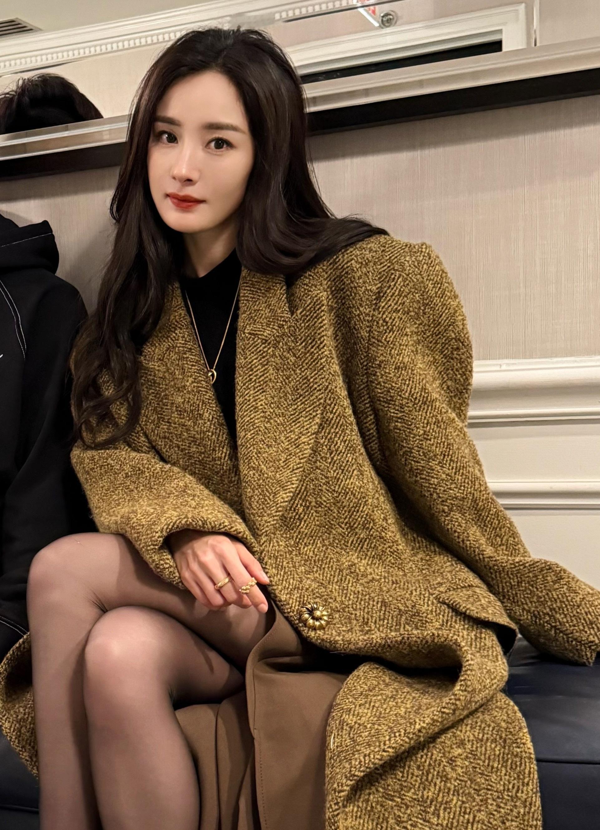 杨幂最新私服，黑丝我爱看