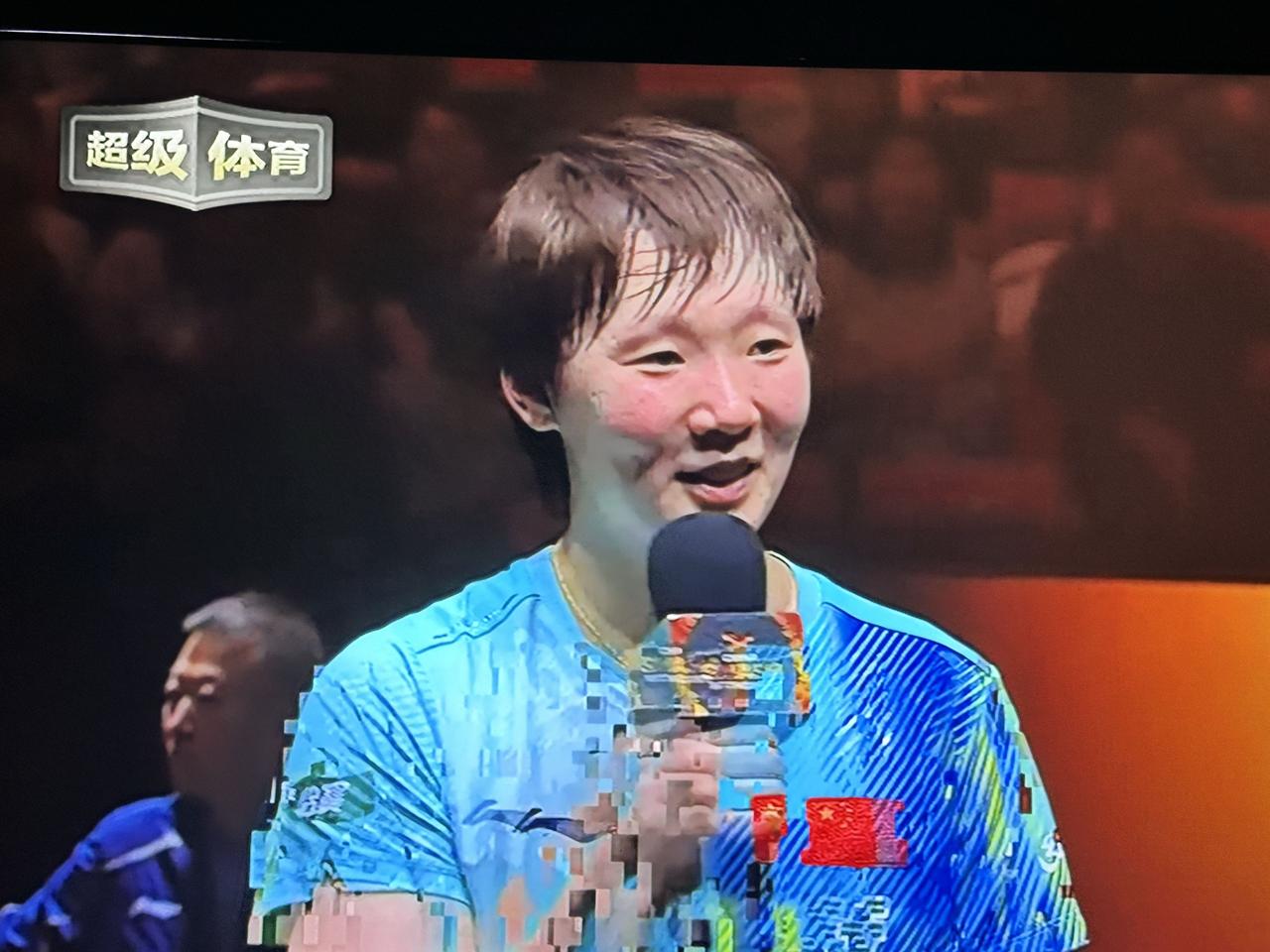 WTT中国大满贯女单决赛，国乒选手王曼昱以绝对的优势比分四比零击败日本削球手佐