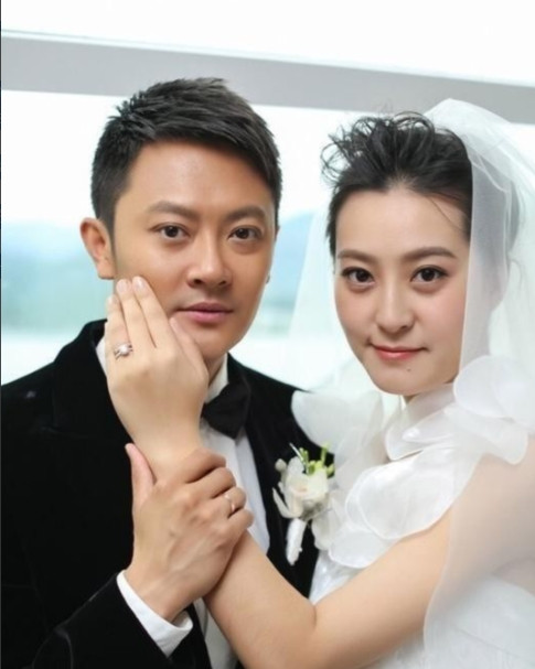 2015年，印小天花了400万元娶的老婆哈琳娜。直到孩子出生后，才发现自己的老婆